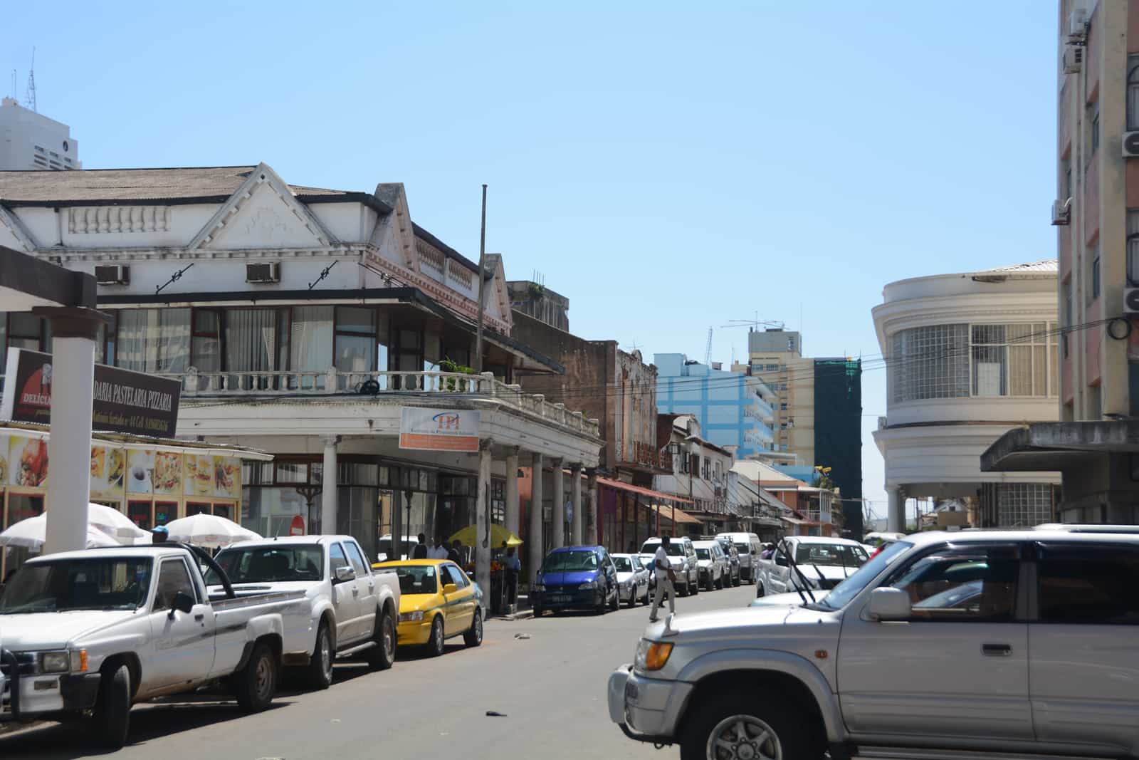 Rua comercial na Baixa de Maputo