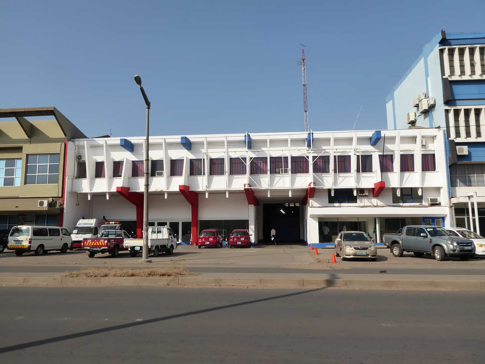 Antenas num edifício de Maputo