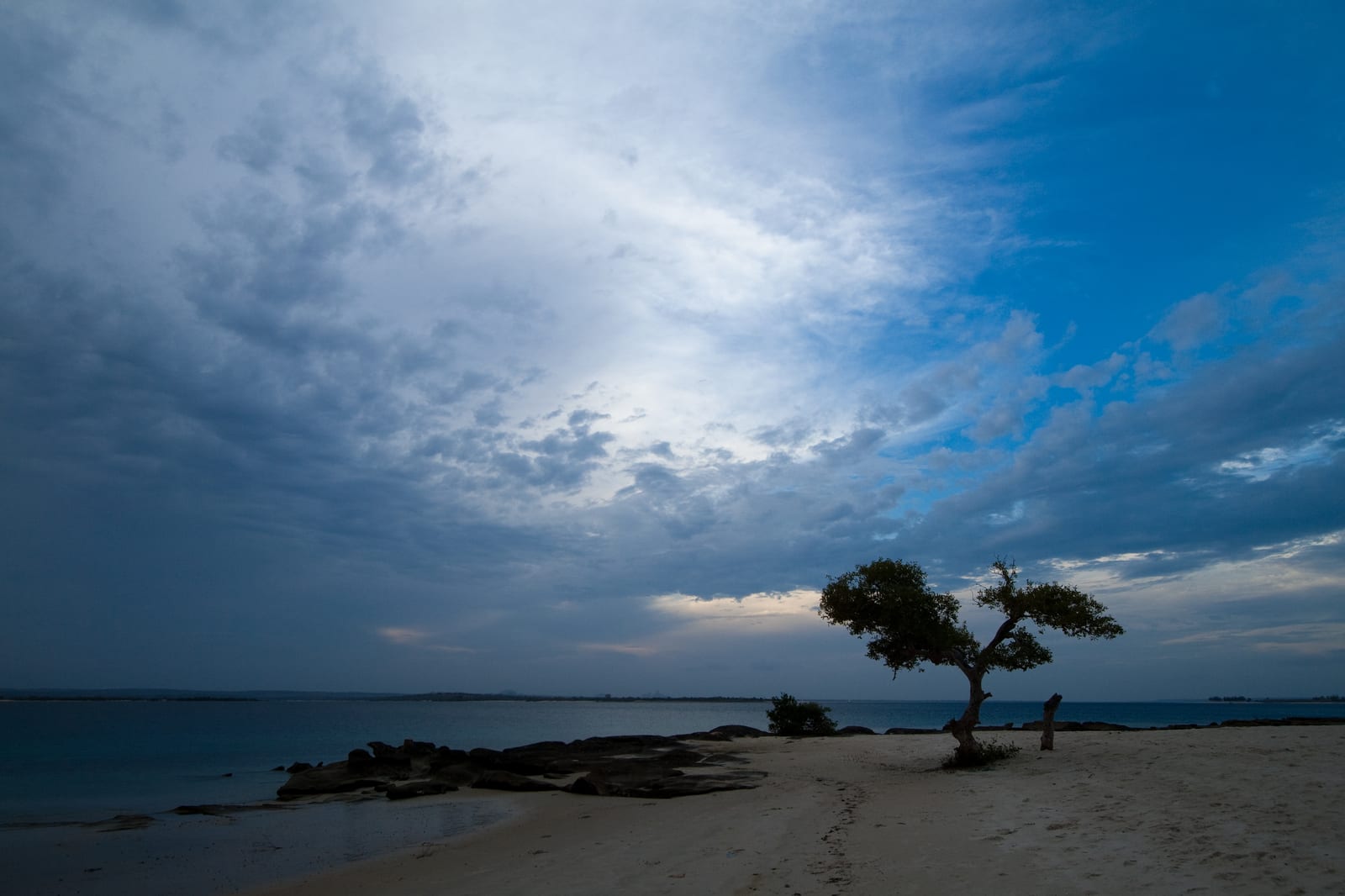 Praia e baía em Nacala