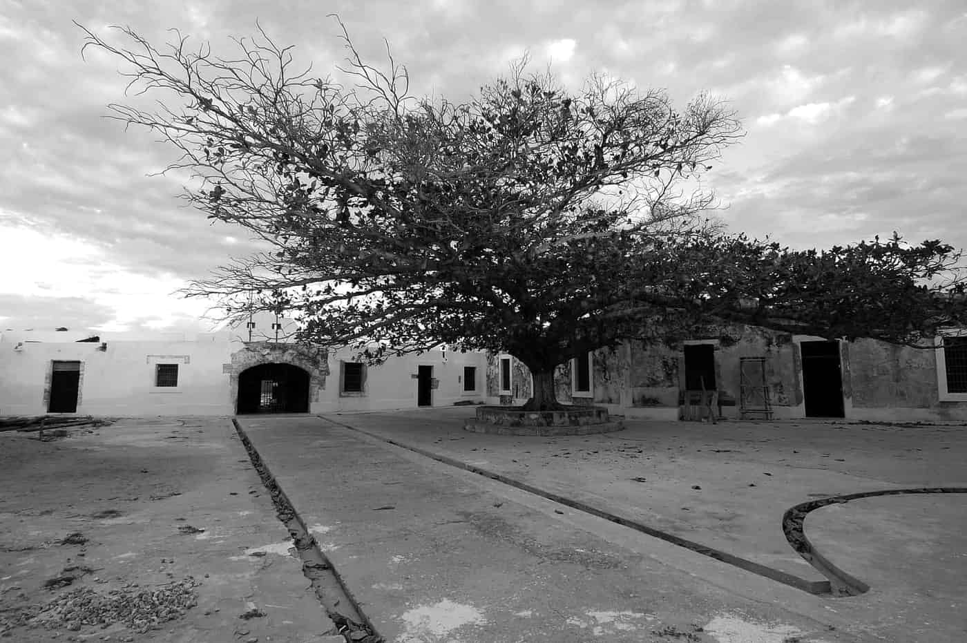 Pátio da Fortaleza de São João Baptista na Ilha do Ibo