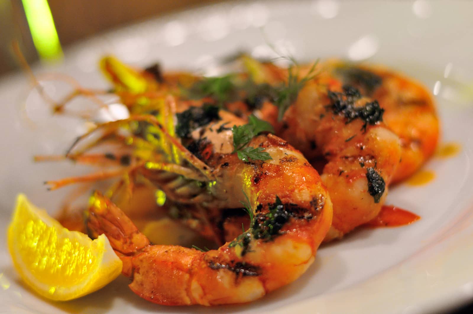 Grilled prawns with herbs and lemon