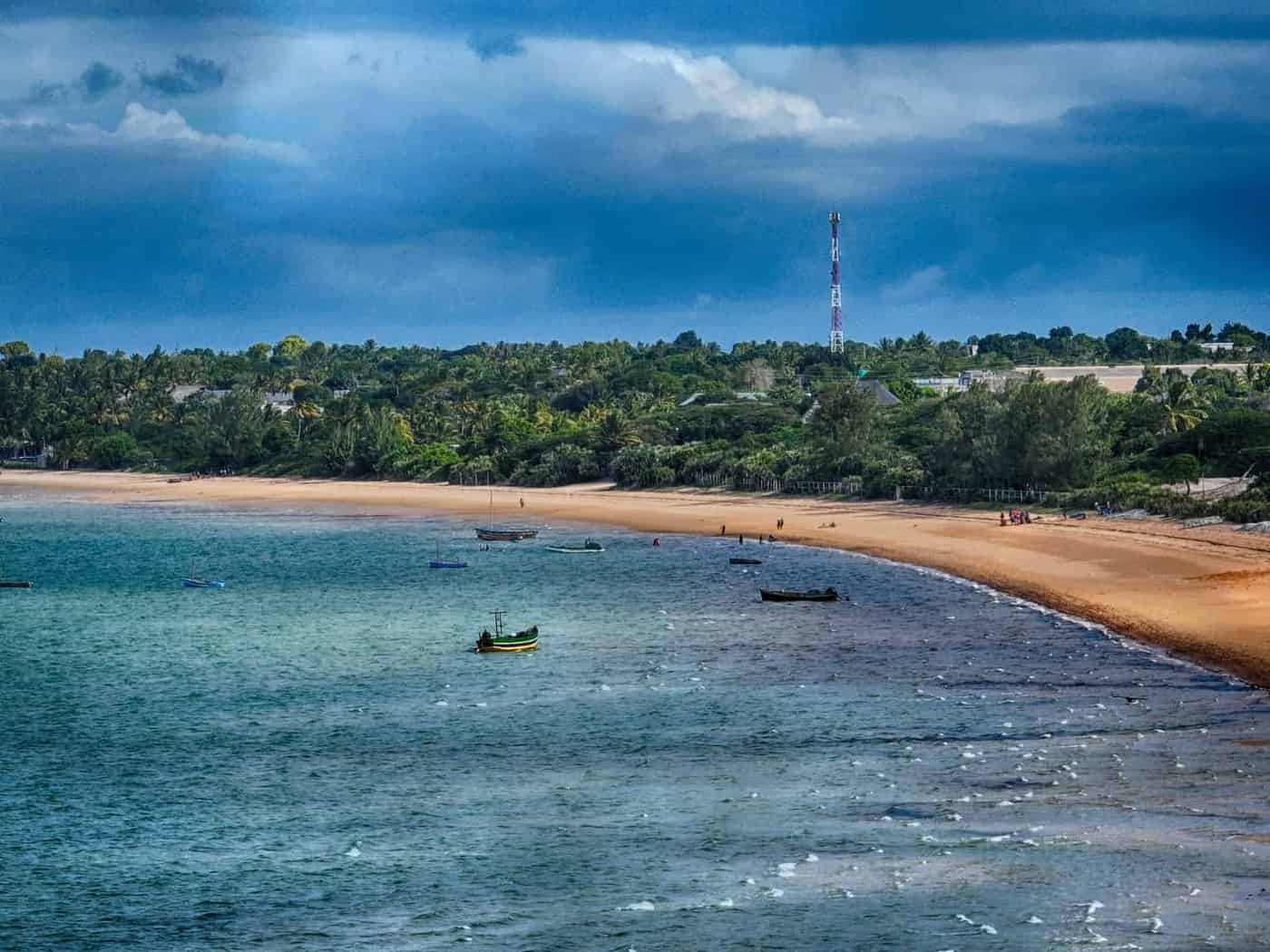 Sandy beach and turquoise water near Vilankulo